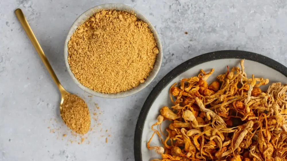 Nutrient-rich organice cordyceps and ground powder